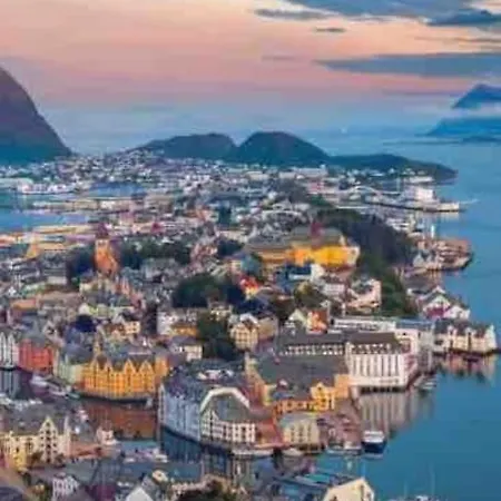 Med Utsikt Over Sunnmorsalpane Hébergement de vacances