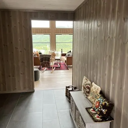 Holiday home Med Utsikt Over Sunnmorsalpane Sykkylven