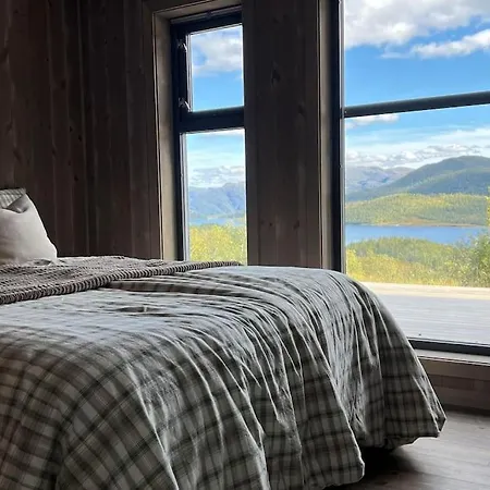 Med Utsikt Over Sunnmorsalpane
