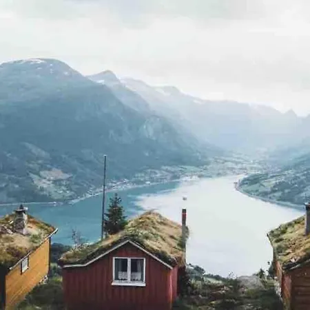 Med Utsikt Over Sunnmorsalpane Vakantiehuis *